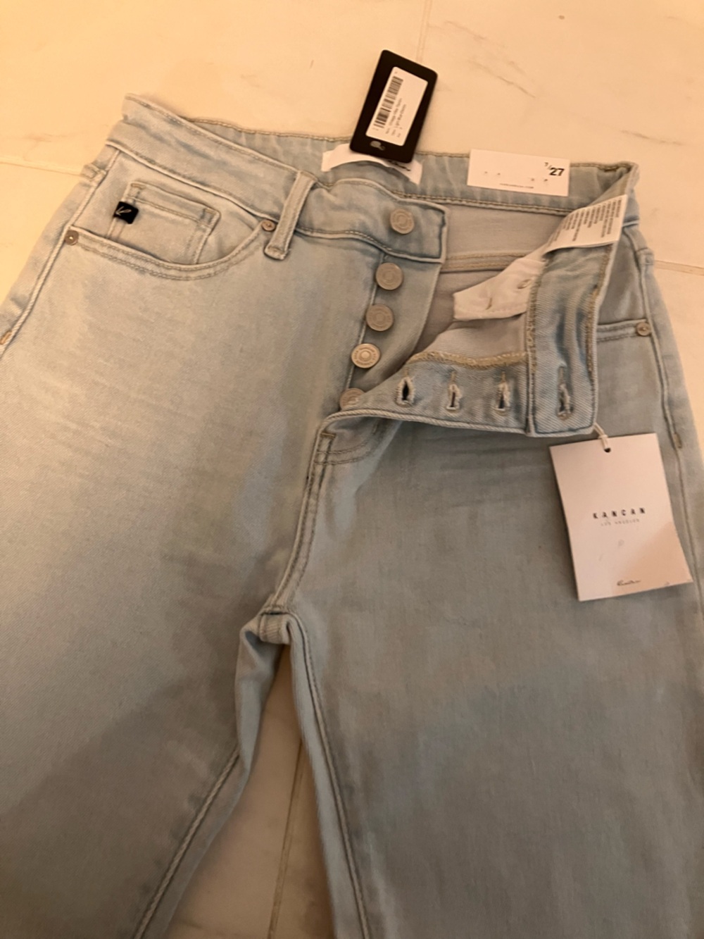 KanCan vintage vibe estilo Light blue Wash Button-Fly Jeans - raw hem.  New!